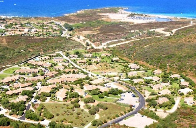 Casa de vacaciones con una hermosa vista a menos de 800 metros de la playa.