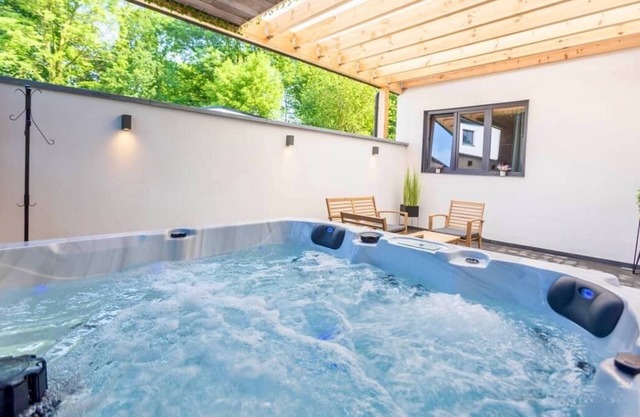 Vacation home with jacuzzi