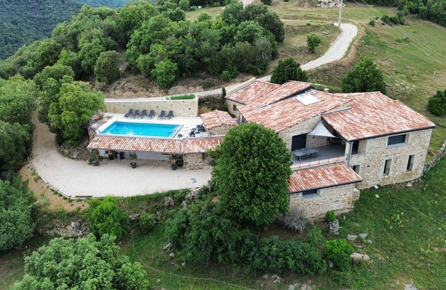 Vacation home with swimming pool and exceptional view of the Rhône valley