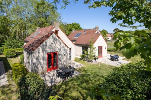 Vacation house with sunny garden near lake