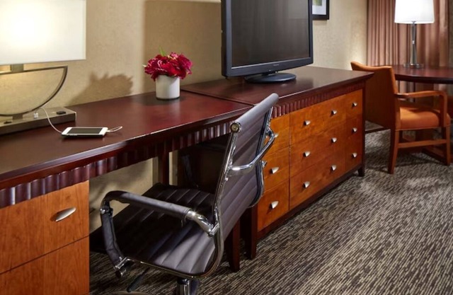Vacation is Calling! 3 Relaxing Units, Near Disney, with Pool & Free Parking!