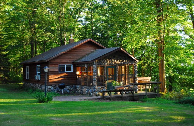 Recuerdos de vacaciones comienzan en este hermoso y cómodo retiro de Northwoods