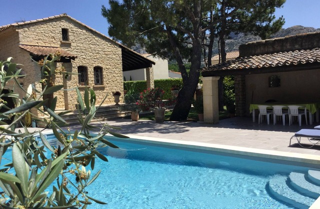 Encantadora casa familiar con piscina privada