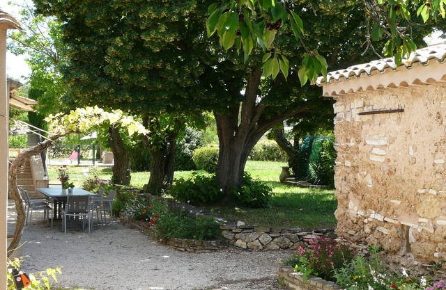 Auténtica casa de campo provenzal con piscina cercada cerca de Aix en Provence