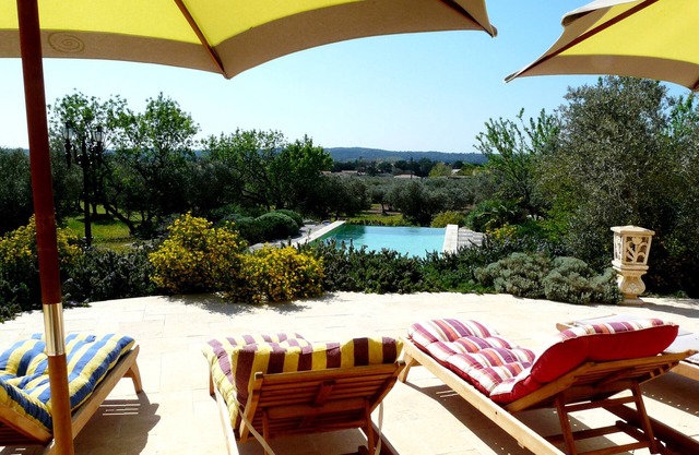 PROPIEDAD DE LUJO CON PISCINA EN ALPILLES