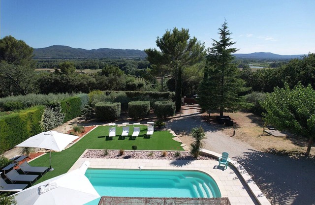 Vacation rental house with pool PUGET LS2-427
