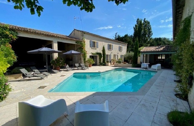 Bonita casa de campo provenzal con piscina privada, en la puerta de entrada al Luberon y los Alpilles