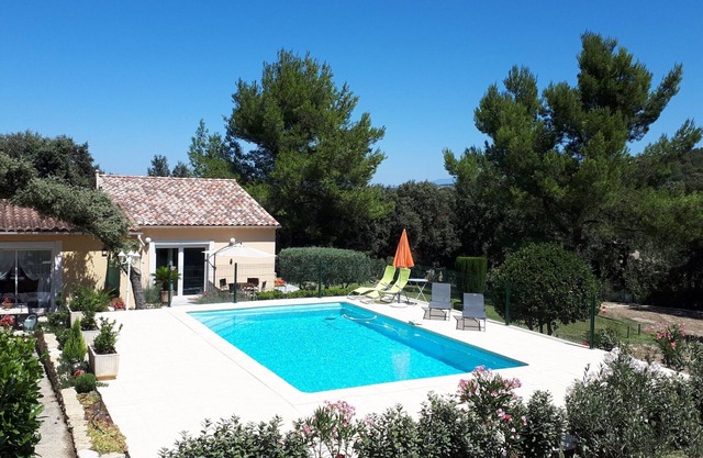 vacation rental with pool Orgon LS1-451