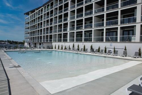 Vacation Together at Our 2 Condos Providing 6 Bedroom Suites