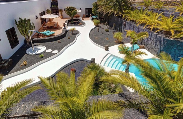 Villa de vacaciones 'El Cactus' con piscina compartida y Wi-Fi