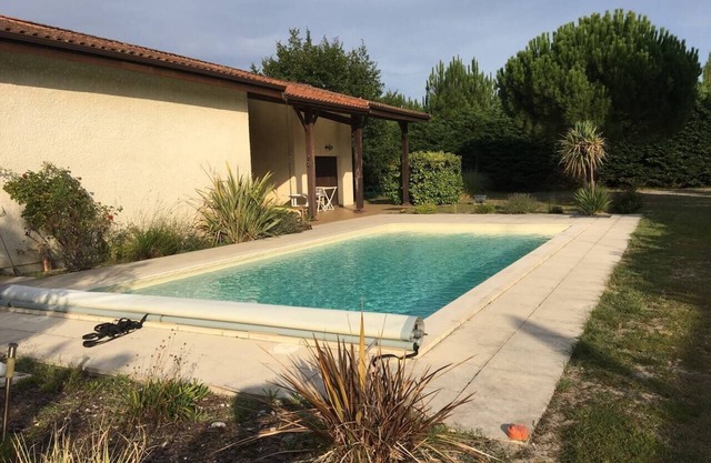 Vacation villa/Swimming pool, lake, forest