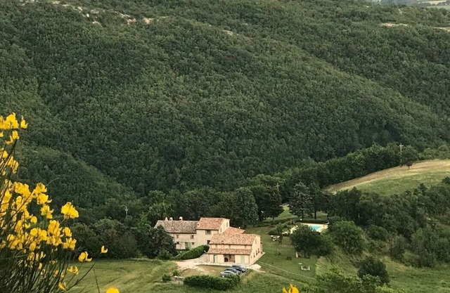 Vacaciones con maravillosas vistas, senderismo, paraíso y piscina en posición panorámica.