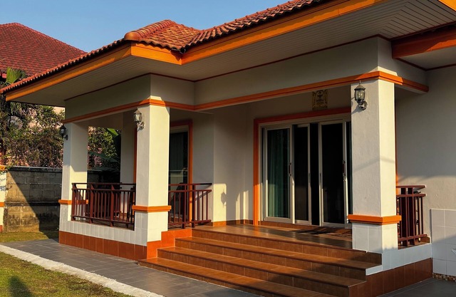 Vacations House Clean Safe and Comfort next to Singha Park Chiang Rai