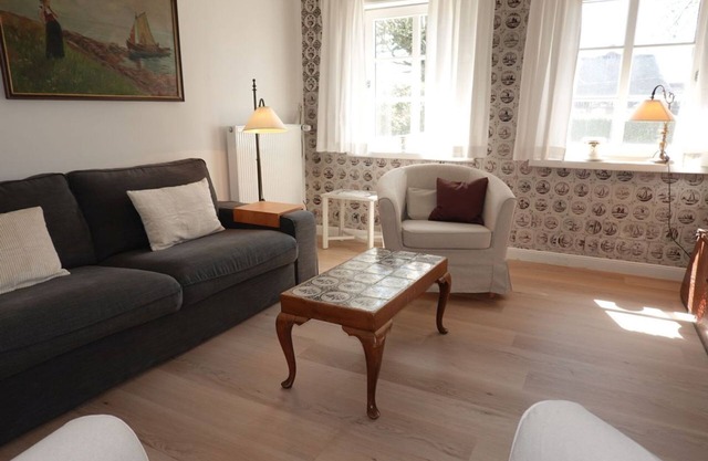 Vacations in an old Frisian house in the old village center of Oldsum - Welkimen tüs