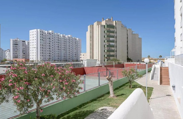 Valdelagrana: primera línea de playa.