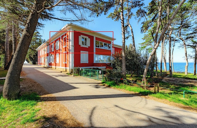 VALDEPIAN house with apartments / Alex APARTMENT