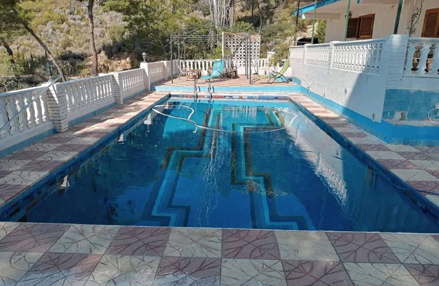 Villa en Valencia con Piscina y Bodega