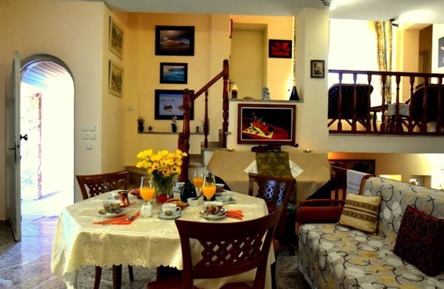 Valenti Holiday House