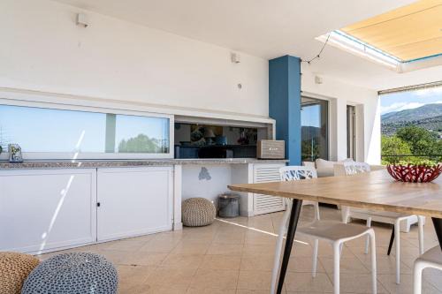 Valentina panoramic seaside house