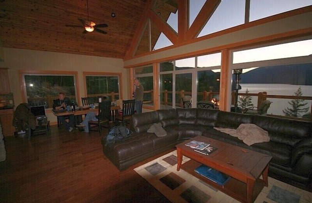 Valhalla Chalet Slocan Lake! Summer 2025 Avails! Ask for Winter Spring Specials!