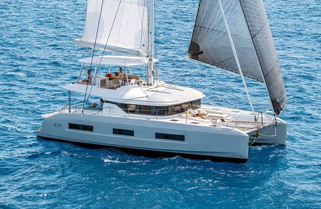 Valinor- Luxury Crewed Yachting Experience in BVI