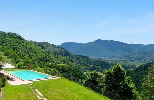 Vallecchia Sotto,villa de 5 dormitorios,piscina privada, excelentes vistas, WIFI