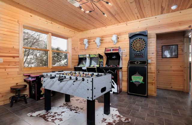 Valley Lodge w/Hot Tub & Arcade.