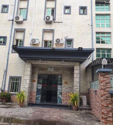 Valley Point Hotel and Suites