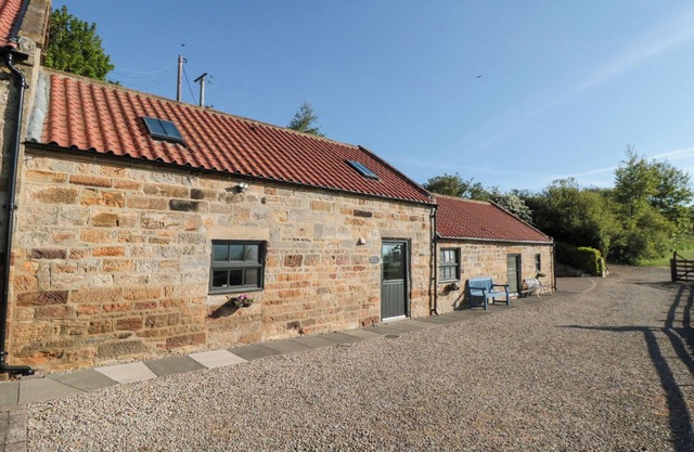 VALLEY VIEW, pet friendly, character holiday cottage in Staithes