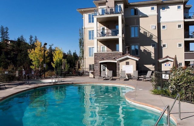 Hermoso Pinnacle Pointe Resort - Suite 2220