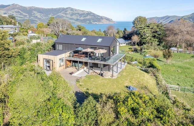 Valley View - Wainui Holiday Home