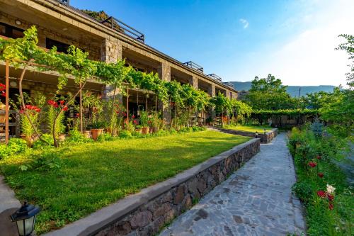 Valodia's Cottage