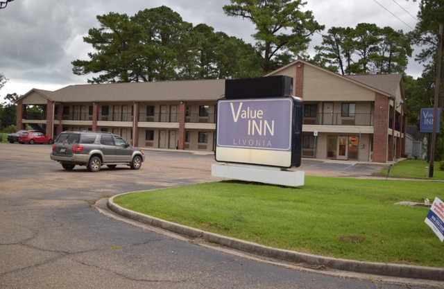 Value Inn - Livonia