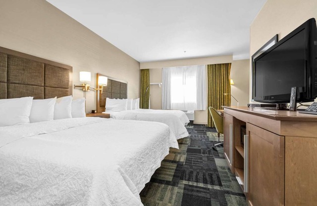 Value Stay! Short Drive to Browns Valley Park! With outdoor pool and terrace