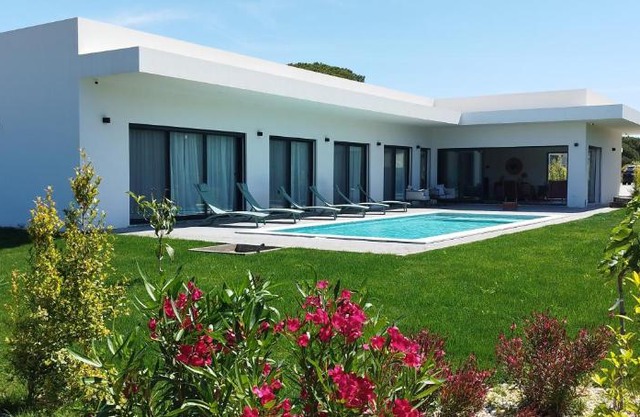 Valverde 3 Villa, Vilamoura, Algarve, only 5 minutes from Marina, Golf and Beach