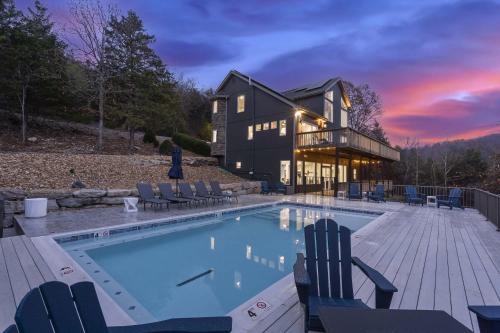 Van Kirk Cove - 6 BDR Stunner