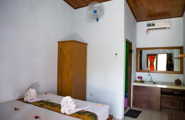 Van Santri Homestay Pemuteran