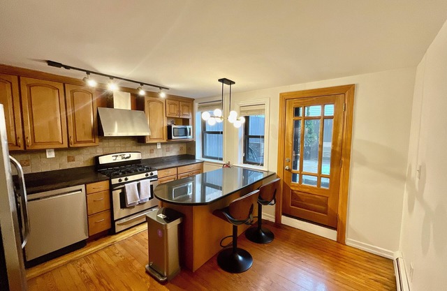 VAN VORST HOUSE 2BR Apt. Mins to NYC - Perfect for Monthly Stay