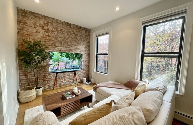 VAN VORST HOUSE - Modern 1BR Apt. Minutes to NYC
