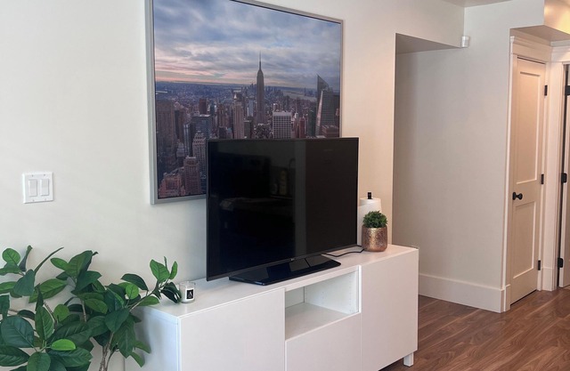 Van West Serene Retreat~Close to UBC and Downtown