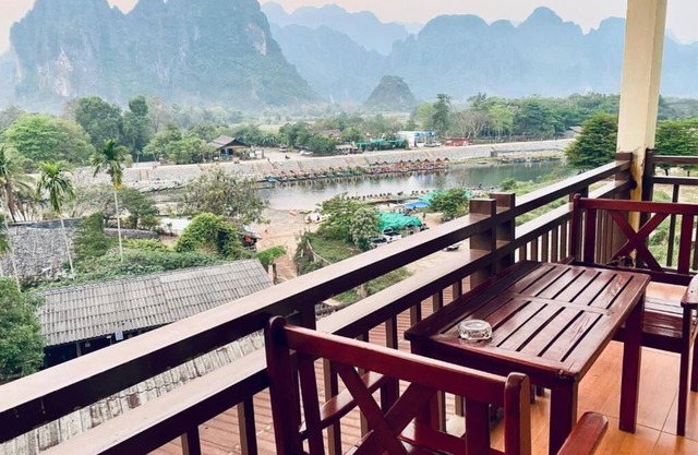 Vang Vieng Namsong River view Hotel