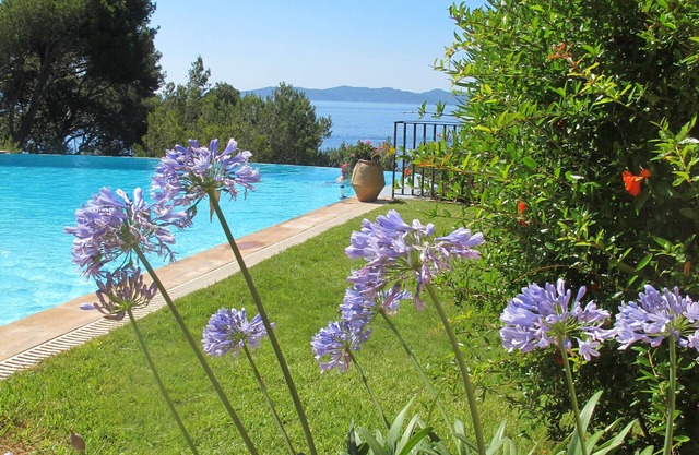Var, Bormes les Mimosas, Cap Bénat Magnífica villa con vistas al mar y piscina