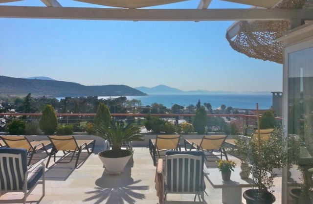 Varkiza Seaside Penthouse with Private Roof Deck