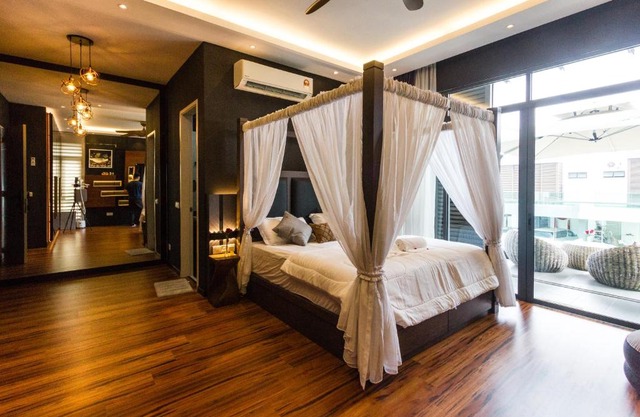 Varnen Cozy Haven Master Bedroom