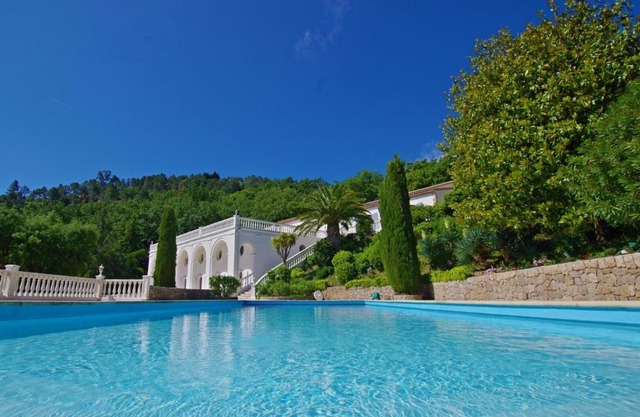VASTE APPARTEMENT LUXUEUX DANS DOMAINE SECURISE PISCINE