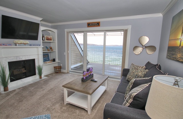 1BR condominio frente al mar en el hermoso lago Charlevoix en Boyne City!
