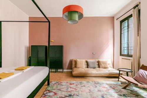 Venetian pink apartment in Dorsoduro