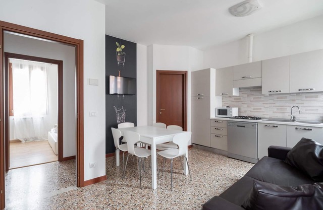 Venice Grand Canal Style Apt 3 by Wonderful Italy