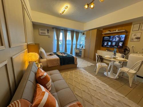 Venice Staycation Cozy Glimpse of Grand Canal View Retreat