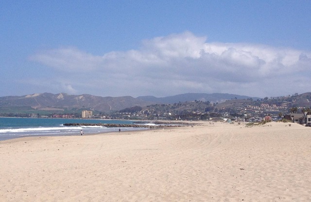 Retiro en la playa de Ventura: pasos de la arena